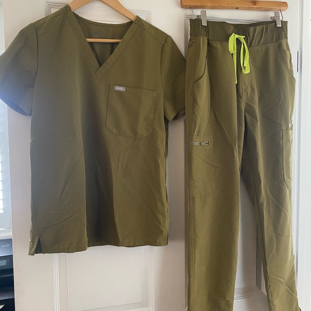 Figs Women’s Scrub top & pants in Olive with Neon Accents